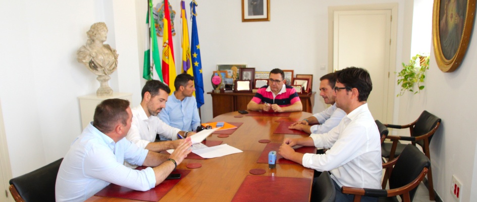 Firma acta replanteo del teatro