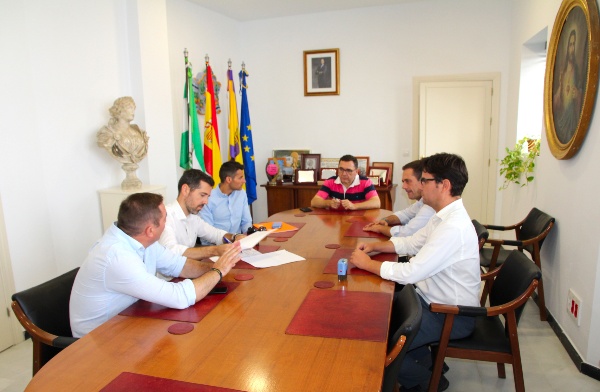 Firma acta replanteo del teatro