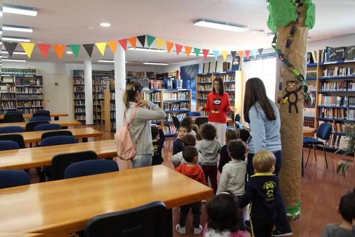 Visita guardería en biblioteca 2019