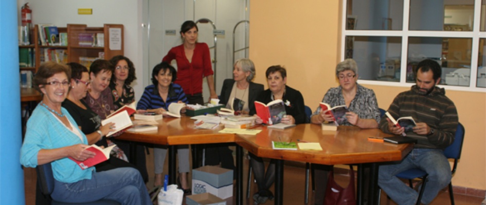 los integrantes del club de lectura para adultos de umbrete