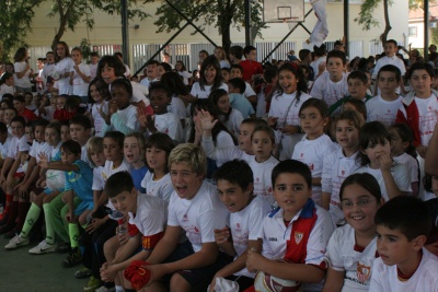 Niños y niñas en Sácale partido al cole