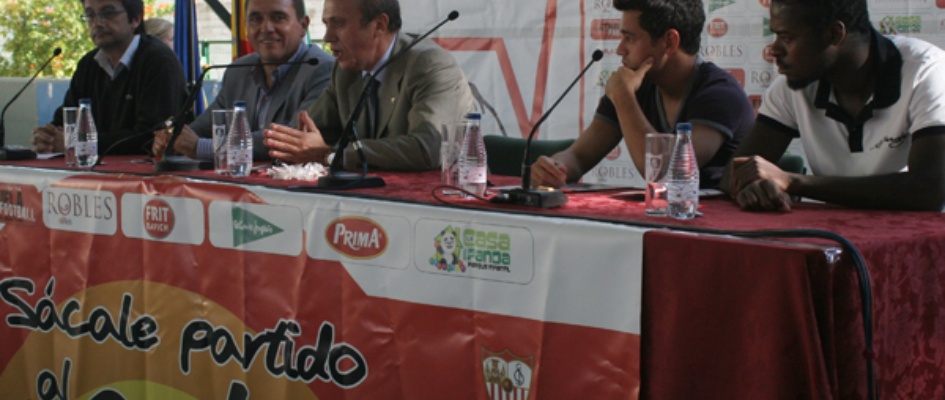 mesa de autoridades en el acto de Sácale partido al cole