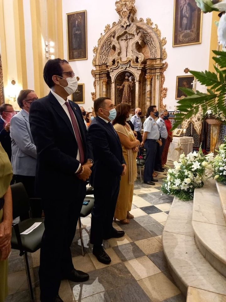 EL ALCALDE DE UMBRETE JUNTO AL TENIENTE ALCALDE ACUDEN A LA FUNCIÓN PRINCIPAL EN HONOR A LA VIRGEN DE LORETO